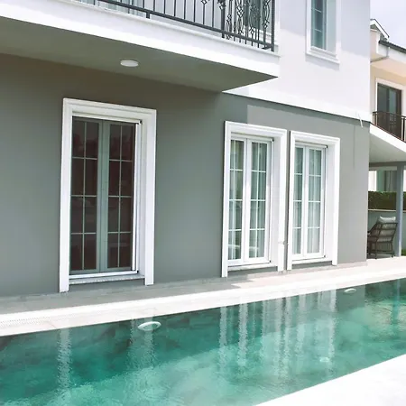 4 Bedroom Ensuite Private With Swimming Pool Willa