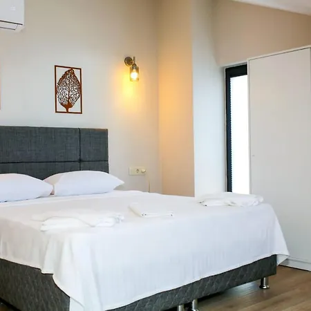 4 Bedroom Ensuite Private With Swimming Pool *